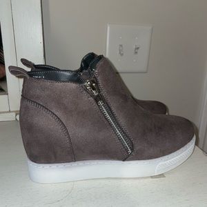 Brown booties - women’s size 9, never worn